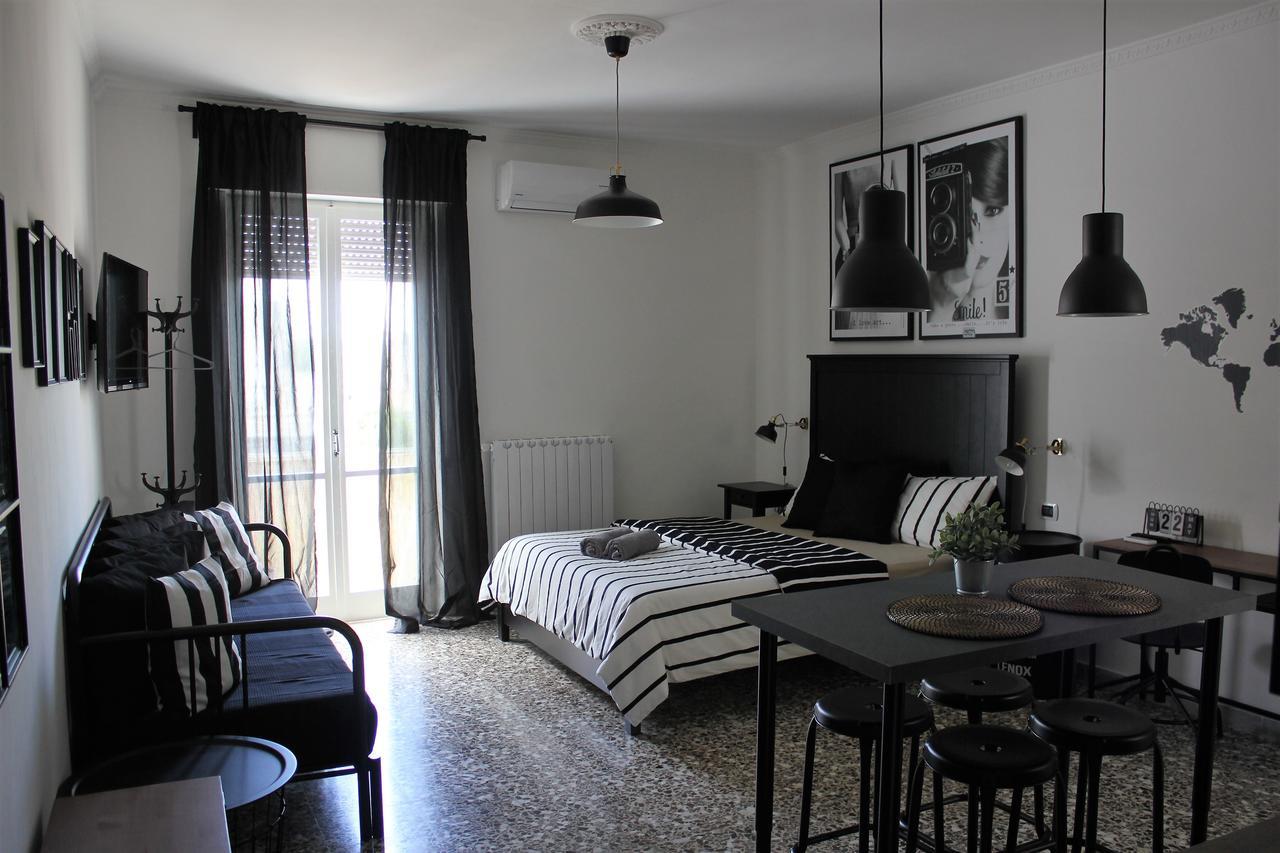Wanderlust B And B Lecce Bagian luar foto